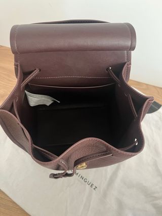 Mochila de piel de Adolfo Domínguez color burgundy