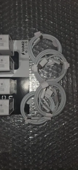 Lotto di 4 Caricatori Multiporta + 4 Cavi USB-C