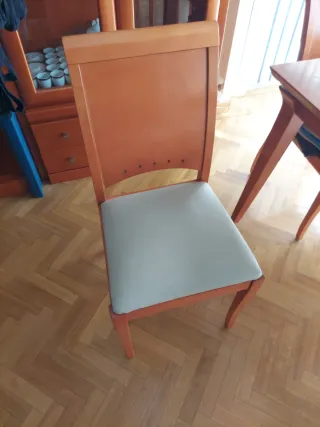 Mesa de comedor extensible con 4  sillas