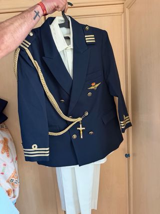 Traje de Comunión Azul Marino con Detalles Dorados