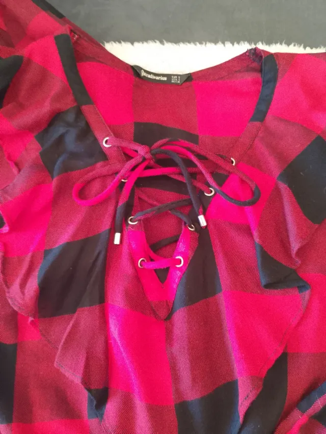 Dos Camisas cuadros roja y negra mujer Volante..