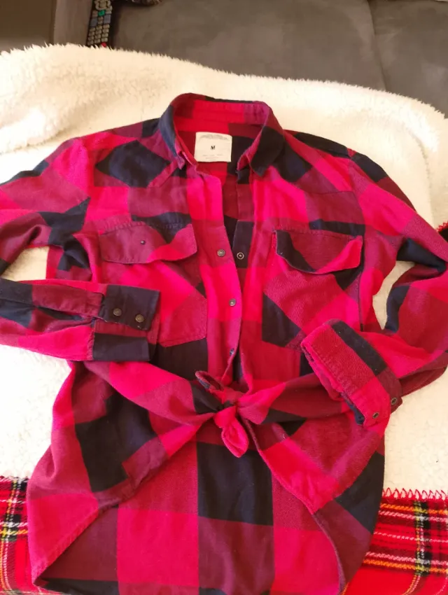 Dos Camisas cuadros roja y negra mujer Volante..