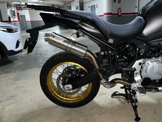 Voge 900 DSX Negra y Dorada