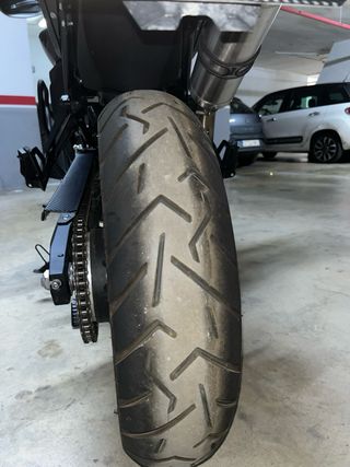 Voge 900 DSX Negra y Dorada