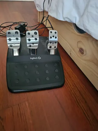 Volante Logitech G29 + Pedales.