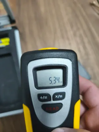 Nivel Láser y Detector de Metales