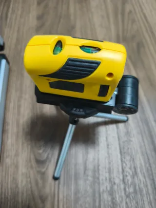 Nivel Láser y Detector de Metales