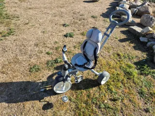 Triciclo infantil con manillar