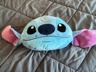 Peluche Stitch Disney y cojín