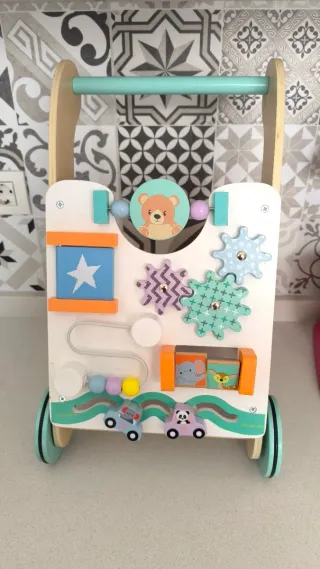 Andador madera actividades bebé