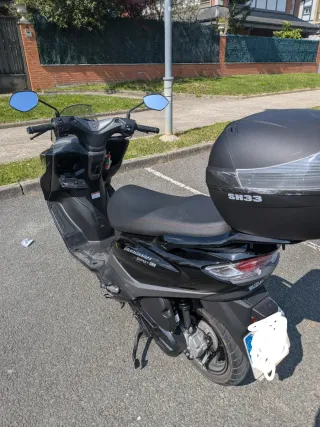 Suzuki Burgman Street 125 Scooter Negra