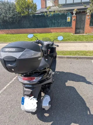 Suzuki Burgman Street 125 Scooter Negra