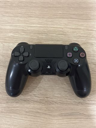 PS4 Pro + 2 controller