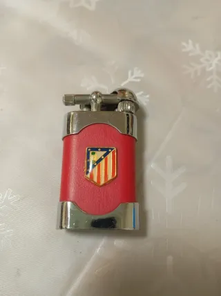 Mechero Rojo con Escudo At.Madrid