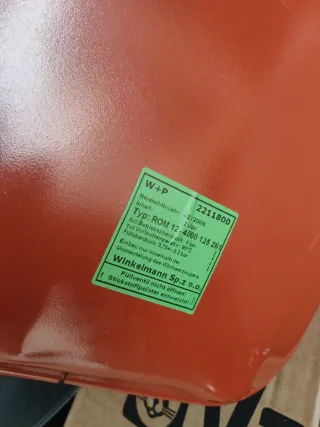 Vaso de expansión rojo de caldera de gas