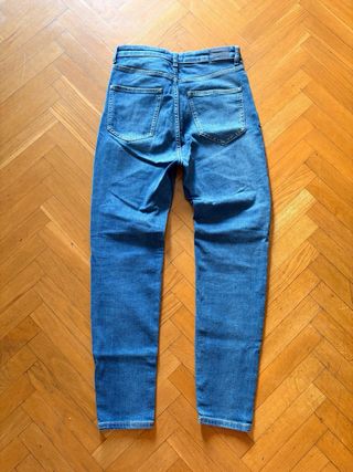 Vaqueros azules mujer