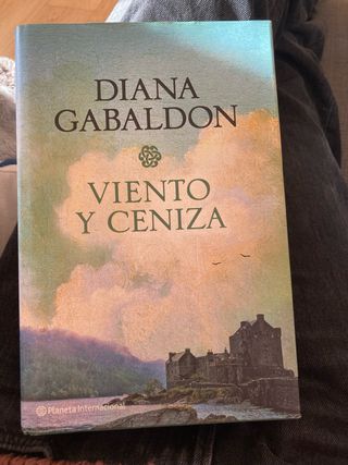 Novela 'Viento y ceniza', de la saga de Outlander