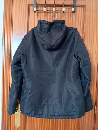 Chaqueta deportiva mujer negra