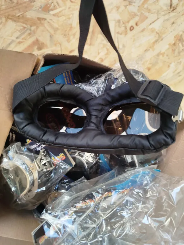 Gafas de aventura estilo aviador.