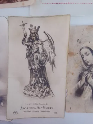 Estampitas antiguas de santos y vírgenes