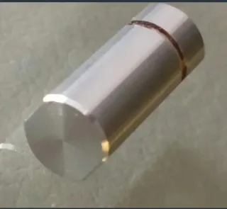Perilla de metal
