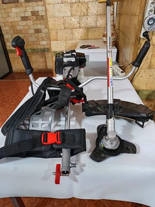 Desbrozadora Sterwins con accesorios