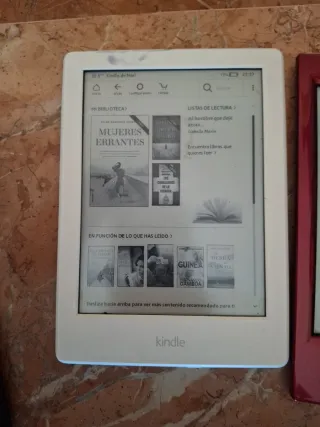 2 Kindle de 8° generación y un Sony