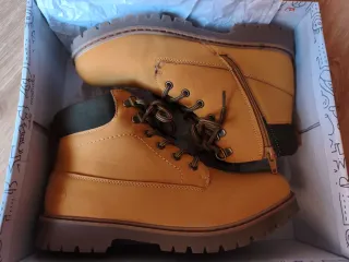 Stivali per bambini con lacci e cerniera laterale