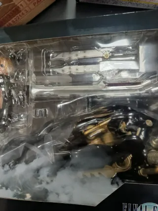 Nuevo! Play Arts Kai Cloud Strife & Fenrir Moto