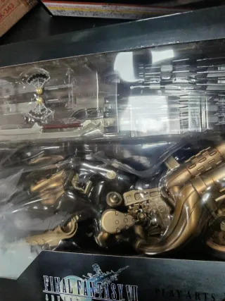 Nuevo! Play Arts Kai Cloud Strife & Fenrir Moto