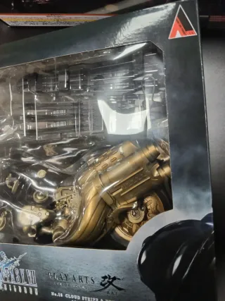 Nuevo! Play Arts Kai Cloud Strife & Fenrir Moto