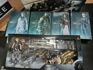 Nuevo! Play Arts Kai Cloud Strife & Fenrir Moto