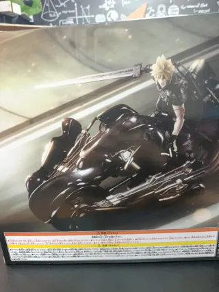 Nuevo! Play Arts Kai Cloud Strife & Fenrir Moto