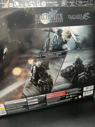 Nuevo! Play Arts Kai Cloud Strife & Fenrir Moto