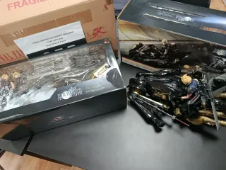 Nuevo! Play Arts Kai Cloud Strife & Fenrir Moto