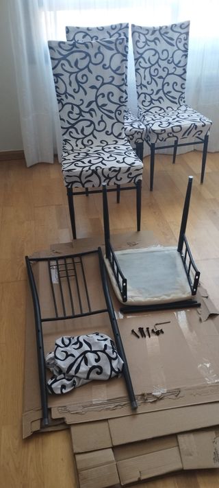 Mesa cristal y 4 sillas en PONFERRADA