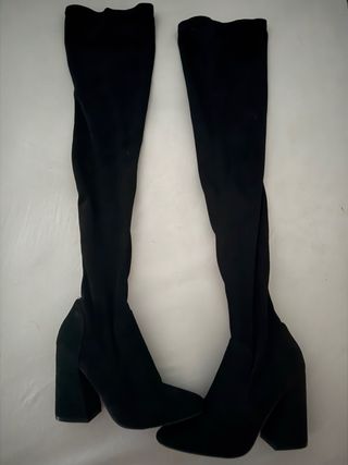 Stivali alti sopra il ginocchio con tacco in nero