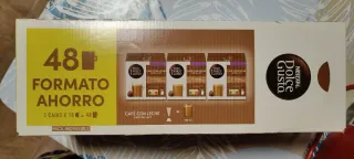 Cafetera Dolce Gusto Roja con cápsulas