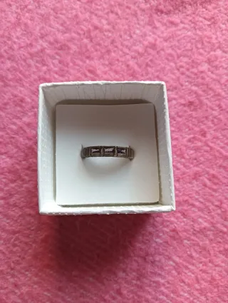 Anillo plata con piedras moradas