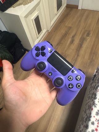 Ps4 Pro 1TB + Mando morado