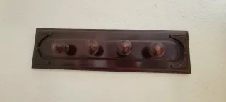 Perchero de madera caoba