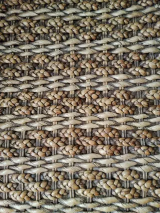 Sillón de mimbre y madera