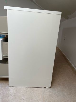 Cómoda metálica blanca