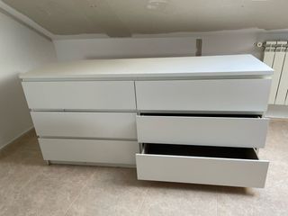 Cómoda metálica blanca