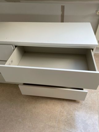 Cómoda metálica blanca