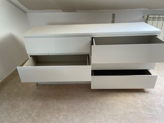 Cómoda metálica blanca