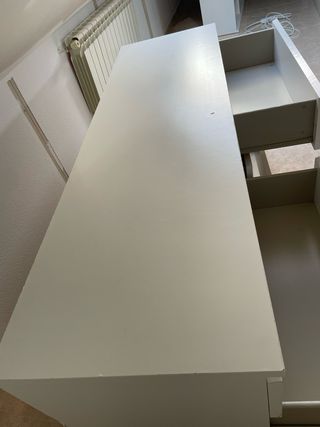 Cómoda metálica blanca