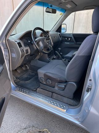 Mitsubishi Montero 2005