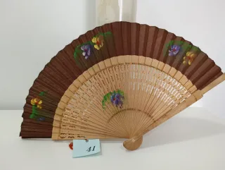Abanico de madera pintado a mano