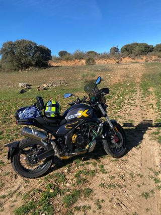 VOGE 525 Adventure Moto Negra/Gris